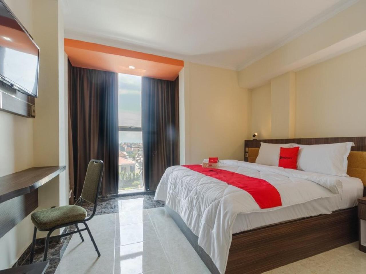 เรดดอร์ซ พลัส แอท บูเลอวาร์ด ปานักกูกัง Hotel มากาซาร์ ภายนอก รูปภาพ