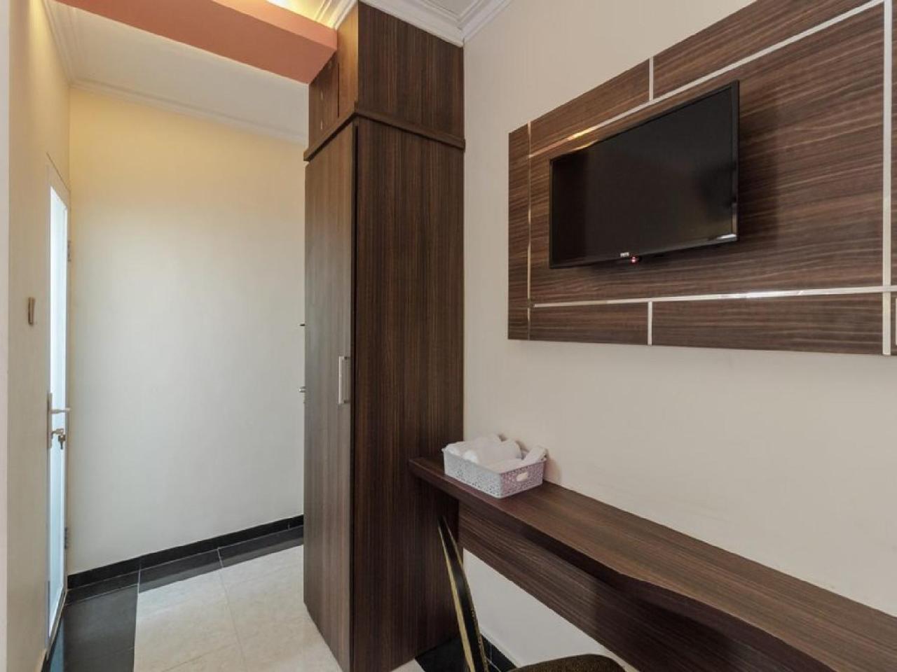 เรดดอร์ซ พลัส แอท บูเลอวาร์ด ปานักกูกัง Hotel มากาซาร์ ภายนอก รูปภาพ
