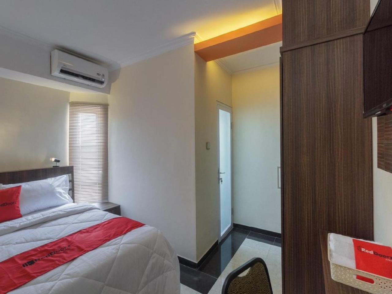 เรดดอร์ซ พลัส แอท บูเลอวาร์ด ปานักกูกัง Hotel มากาซาร์ ภายนอก รูปภาพ